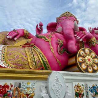 ピンクのガネーシャ像 約30cm① ワット・サマーン・ラッタナーラーム