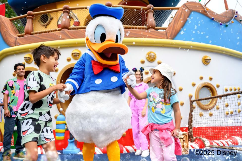 カリフォルニア・ディズニーお土産おすすめ11選｜限定アイテム・スタバのグッズも紹介