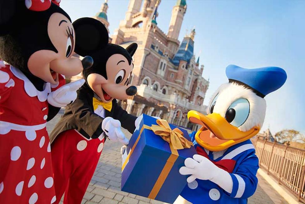 mcky　上海ディズニー　6月ミニー 上海ディズニー のミニーちゃん🎄 靴もふわふわで可愛すぎる