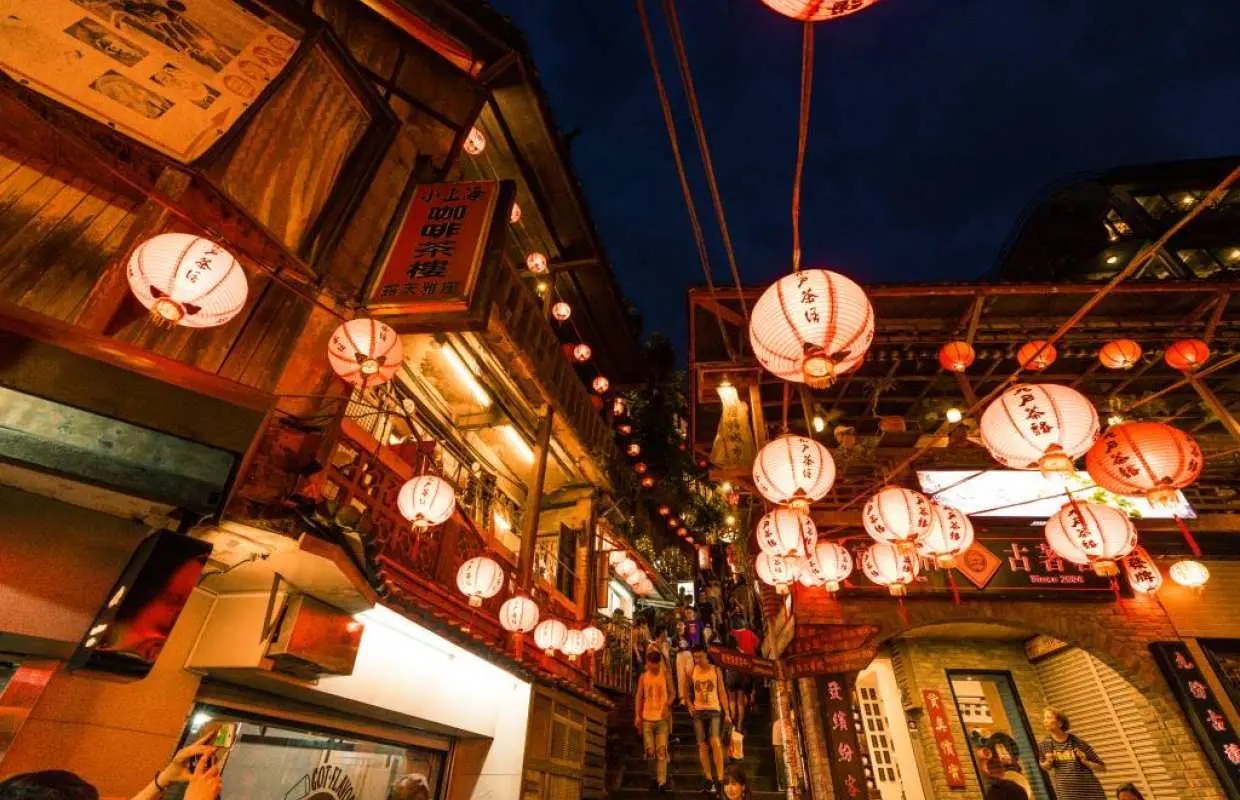 台北発 九份＆十分ランタン飛ばし体験 日帰り観光ツアー 日本語での案内選択可