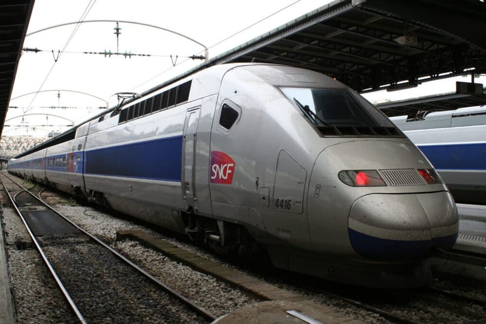2025】フランスの鉄道TGVを徹底解説！乗り方やチケット購入方法も紹介