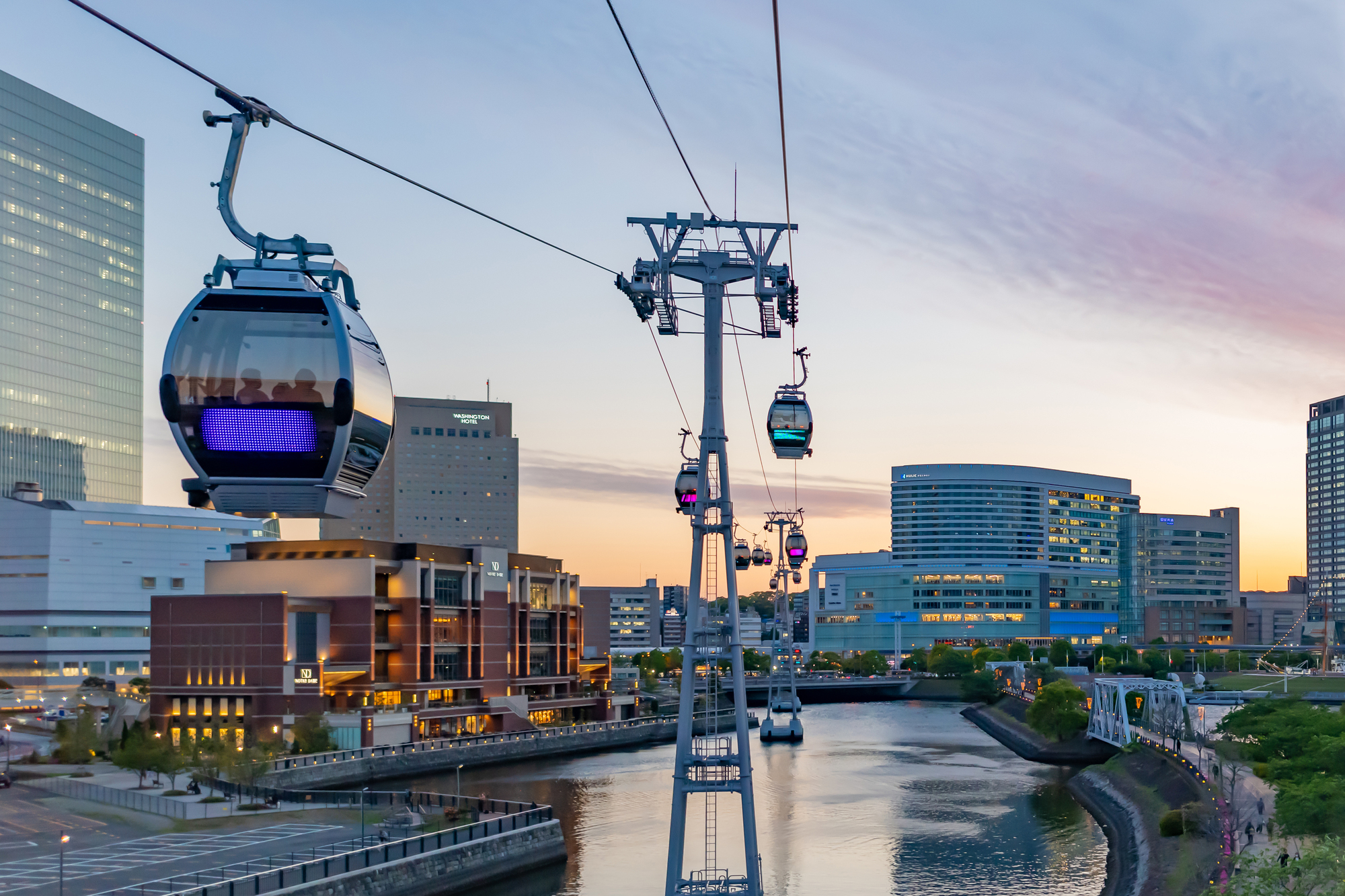 横浜エアキャビンは夜景が綺麗！みなとみらいのロープウェイで贅沢なひとときを