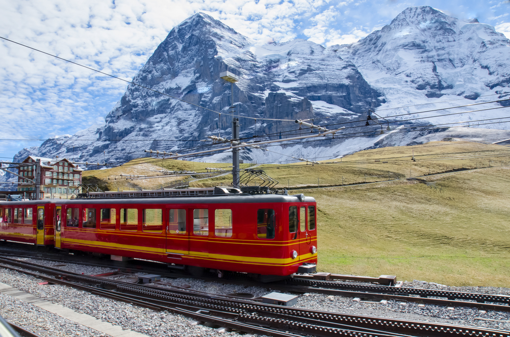 【2025】スイス鉄道旅行のおすすめルート10選！世界遺産や絶景を堪能しよう