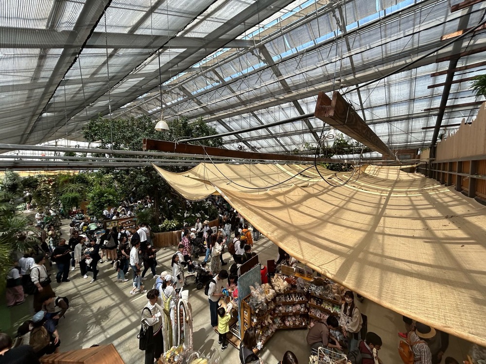 神戸どうぶつ王国は雨の日でも楽しめる！全天候型施設で動物と触れ合おう