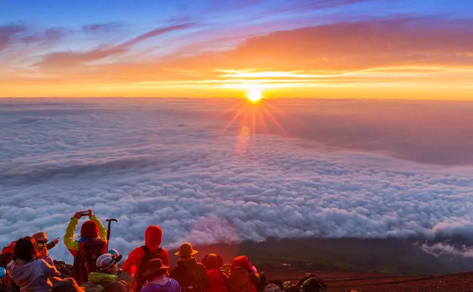 【富士山登山攻略2026】入山費、路線、裝備、山屋、跟團一篇睇晒！