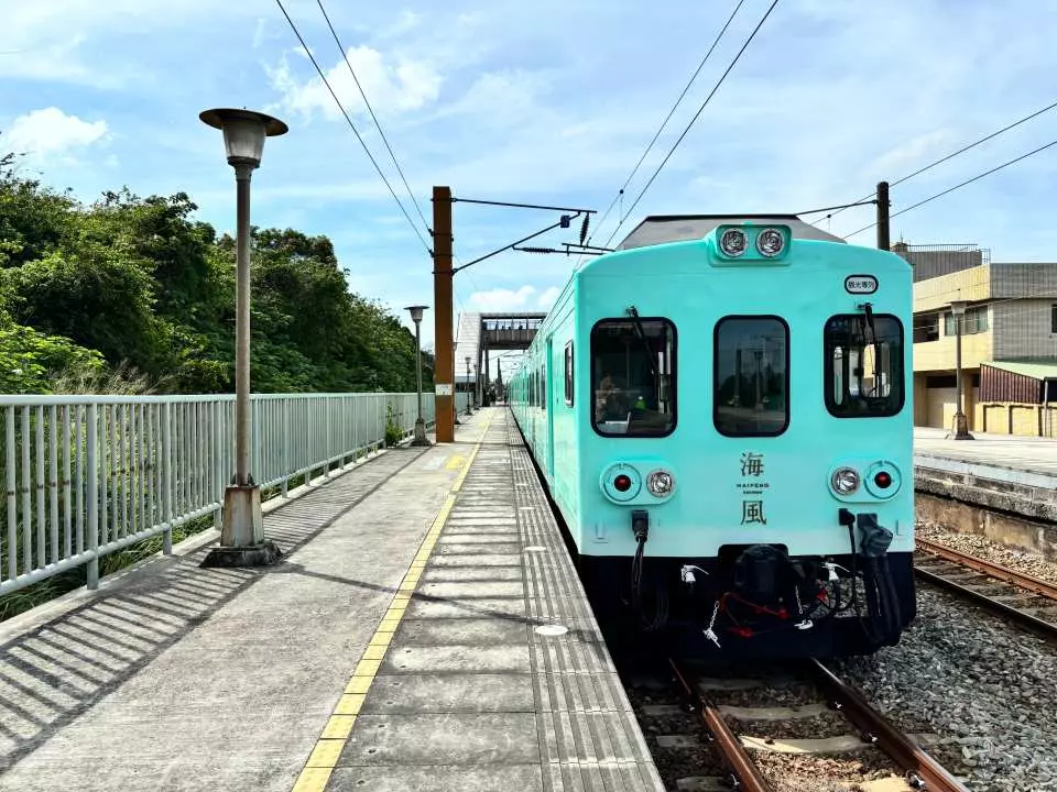 【台灣火車旅遊】8大台鐵觀光列車2025：海風號、藍皮解憂號、山嵐號、福森號全攻略！