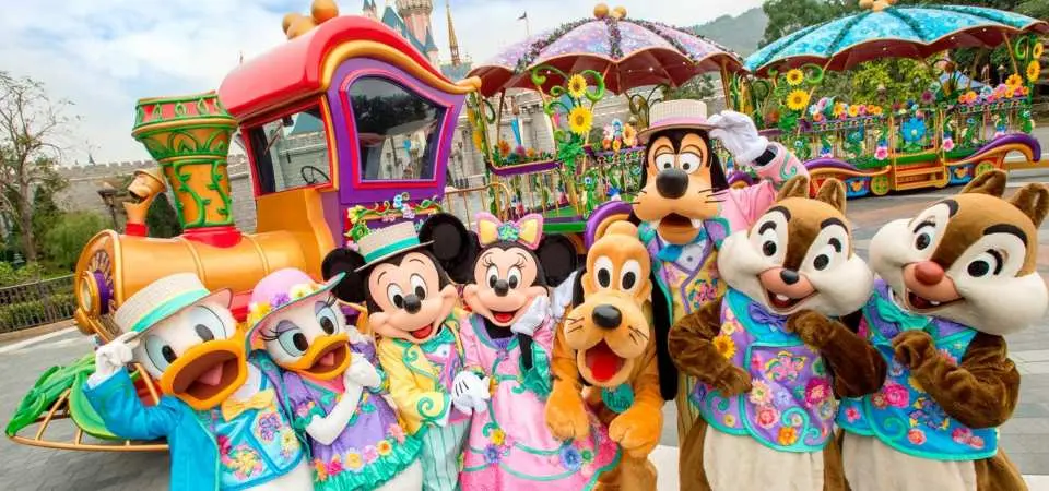 香港迪士尼 vs 海洋公園：2025年最詳細比較，選哪個才不後悔？
