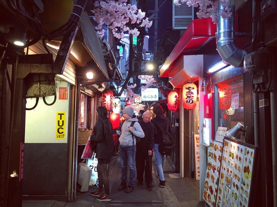 東京新宿景點推薦-新宿美食推薦-新宿思出橫丁-居酒屋
