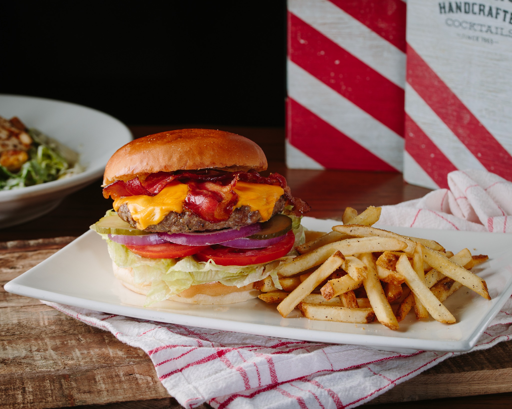 台北美式餐廳推薦】5間人氣必吃美式餐廳，朋友/同事聚餐約這裡就對了！